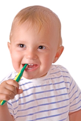 Dientes del bebé ¿Hay que limpiar ya el primer diente del bebé?