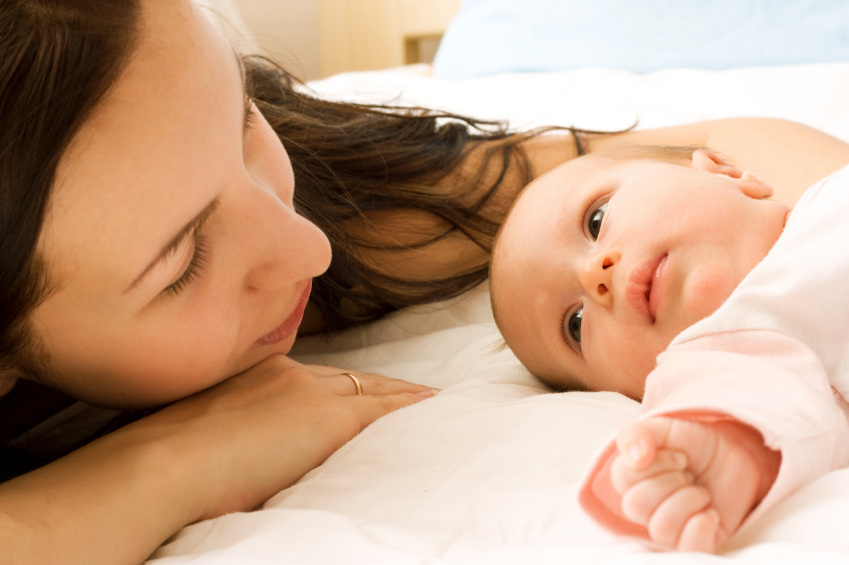 Colecho. ¿Es malo compartir la cama con el bebé? | EnFamilia