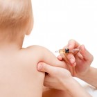 Niño recibiendo una vacuna