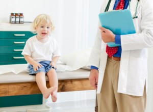 Niño en la consulta del médico