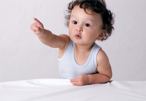 Resultado de imagen para bebes seÃ±alando con el dedo